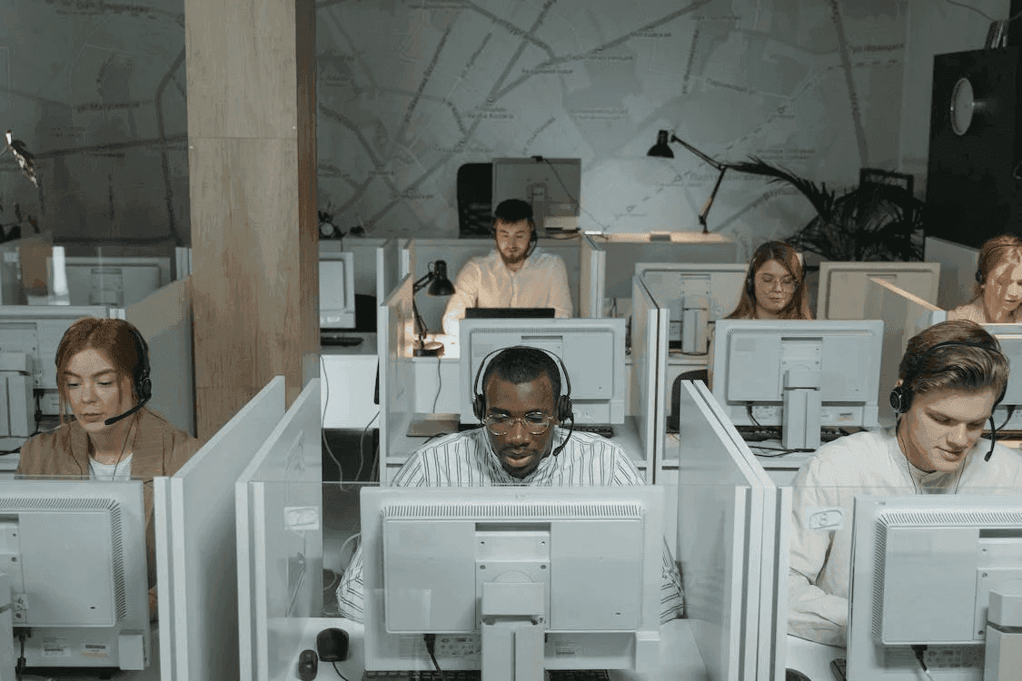 a_team_of_customer_service_agents_in_action.png