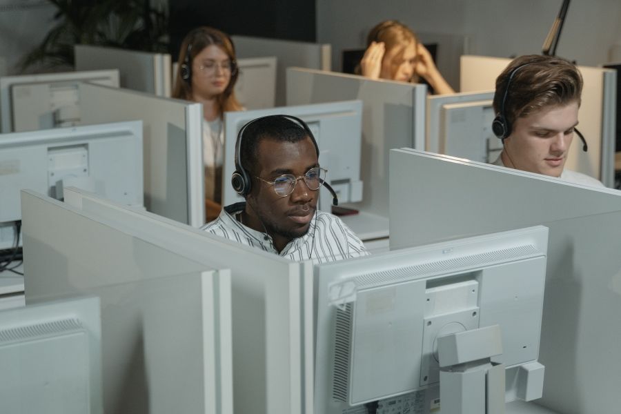 customer-support-agent.jpg