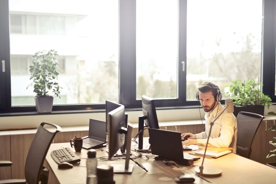 customer-support-staff-in-action.jpg