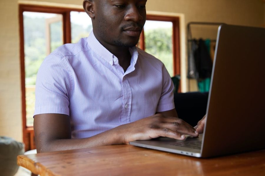 man_typing_on_a_laptop.jpeg