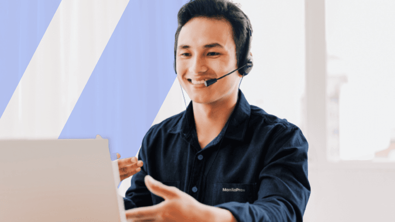 A  phone answering service agent taking customer calls